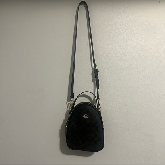 Selling my coach purse, new condition, no tears or damages. - Picture 4 of 4